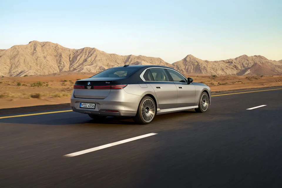 بي ام دبليو الفئة السابعة 2027 الفيس ليفت الجديدة - بتغيرات كبيرة