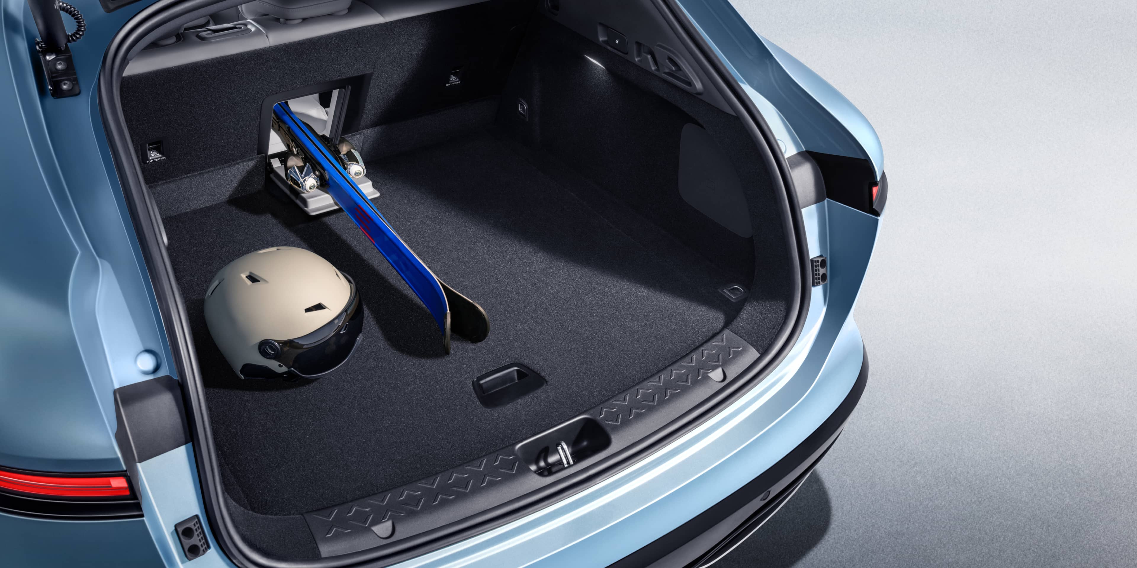 افاتر 06T الجديدة - استيشن واجن بقوة 955 حصان قريبا في مصر