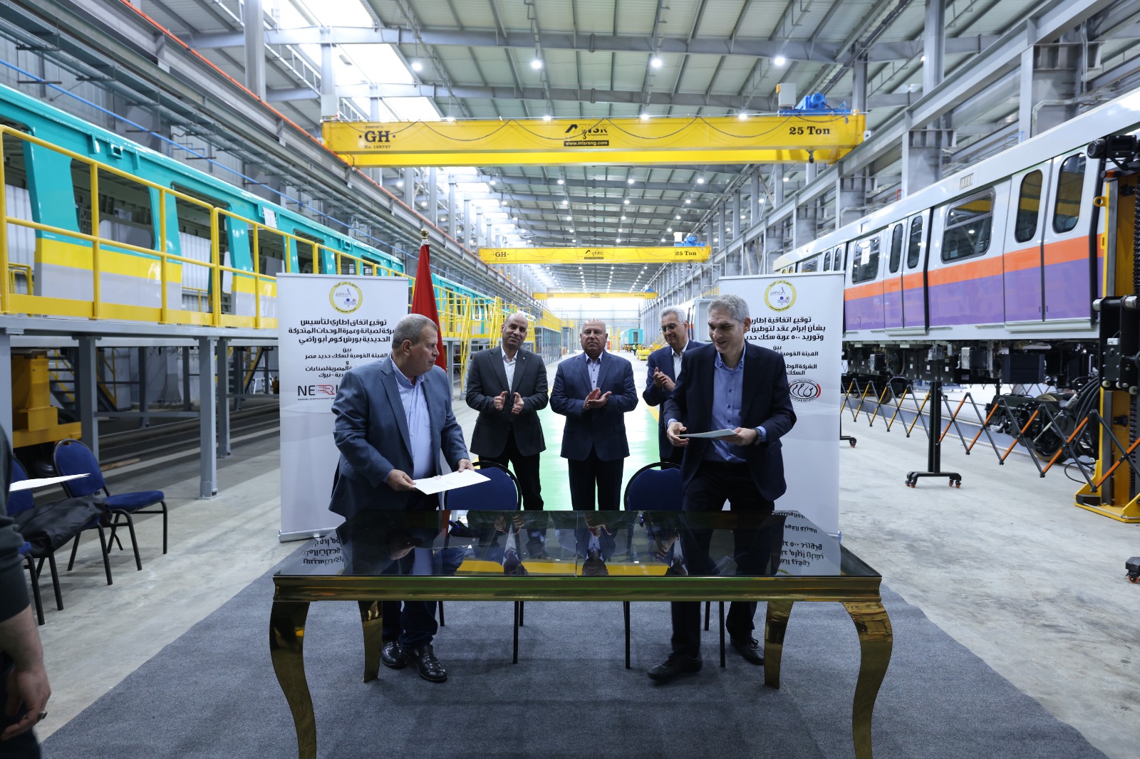 مصر توقّع اتفاقيتين لتصنيع 500 عربة قطار وتطوير ورش كوم أبو راضي ضمن خطة توطين الصناعة
