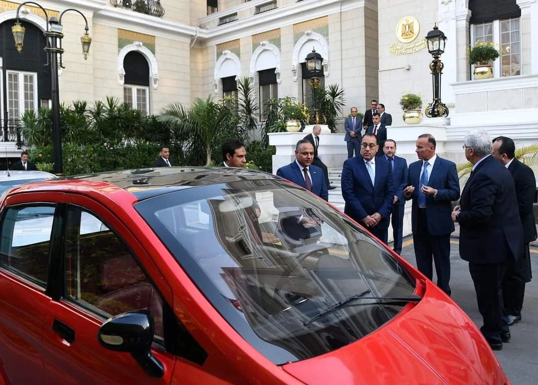 الحكومة المصرية تقرر استبدال جميع سياراتها بأخرى كهربائية بالكامل