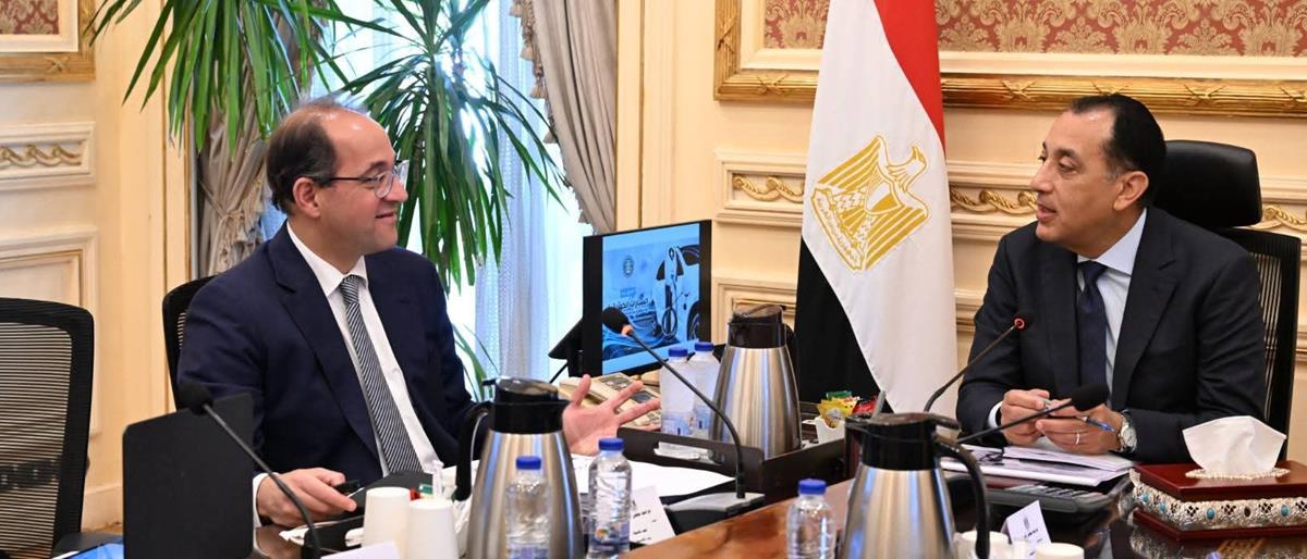 الحكومة المصرية تقرر استبدال جميع سياراتها بأخرى كهربائية بالكامل