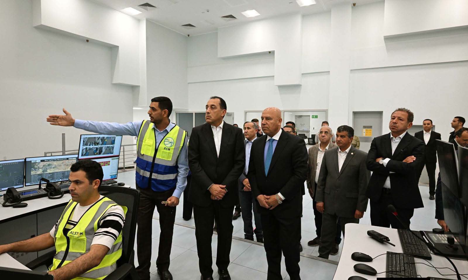 رئيس الوزراء يتفقد المرحلتين الأولى والثانية من مشروع مونوريل شرق النيل