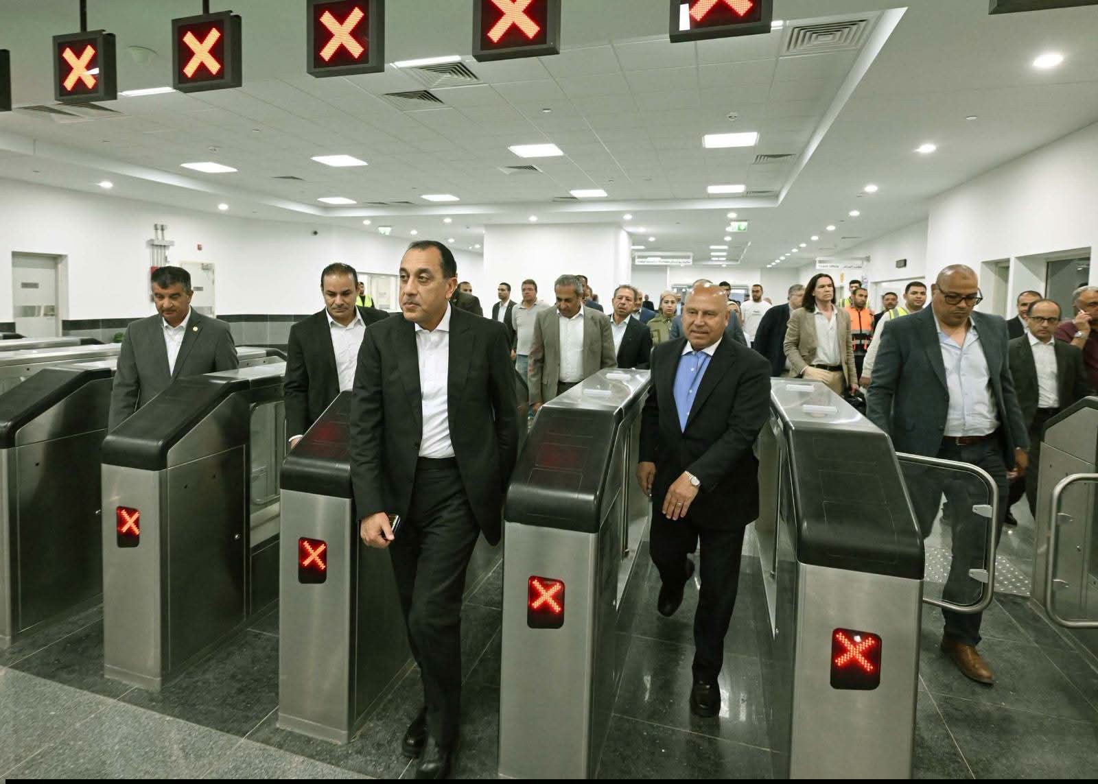 رئيس الوزراء يتفقد المرحلتين الأولى والثانية من مشروع مونوريل شرق النيل