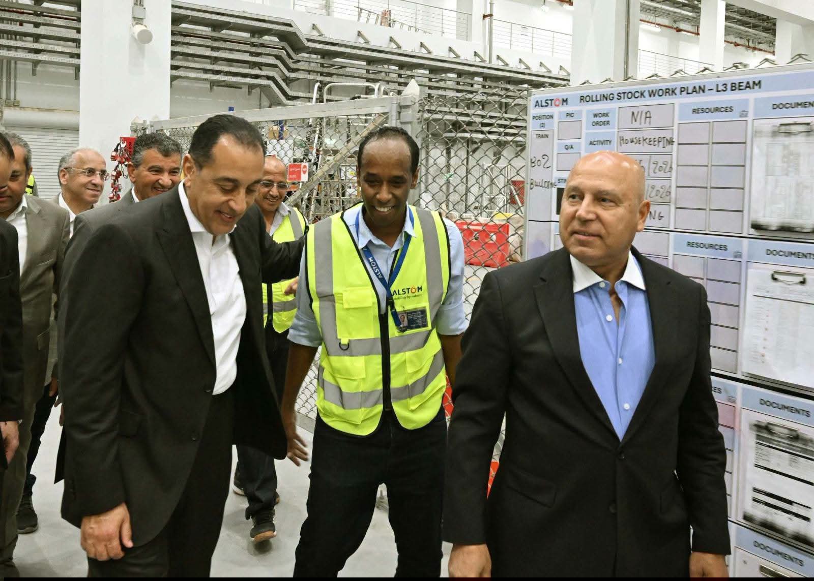 رئيس الوزراء يتفقد المرحلتين الأولى والثانية من مشروع مونوريل شرق النيل