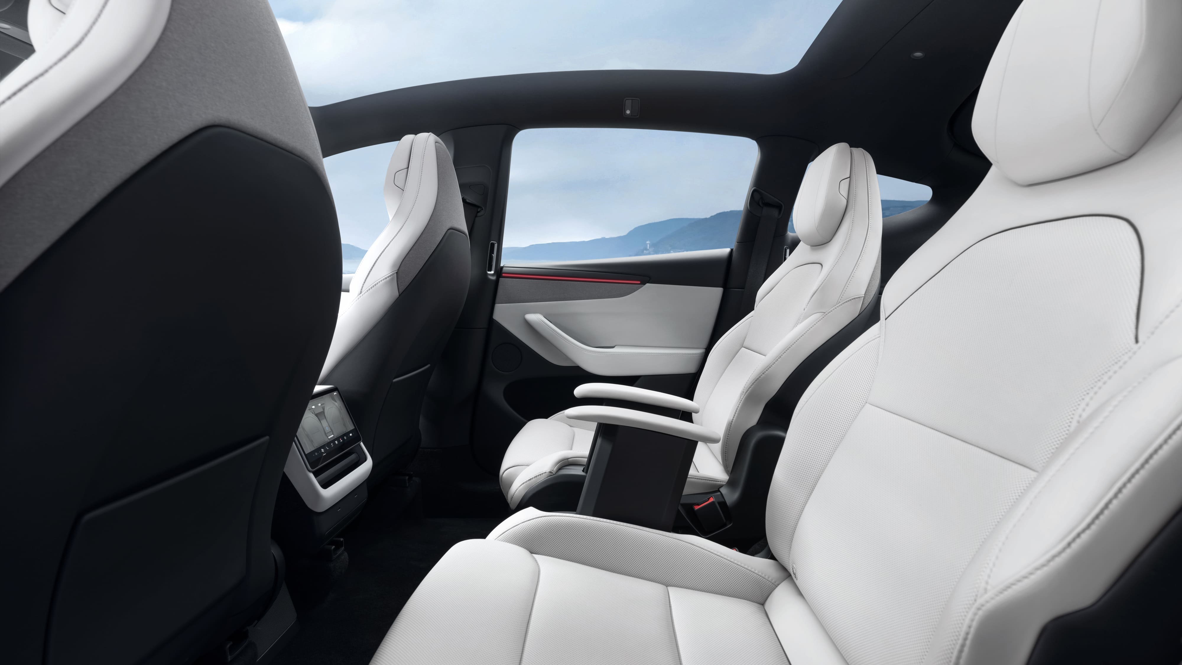 تقديم نسخة بستة مقاعد من تسلا Model Y في الإمارات - الأسعار والمواصفات