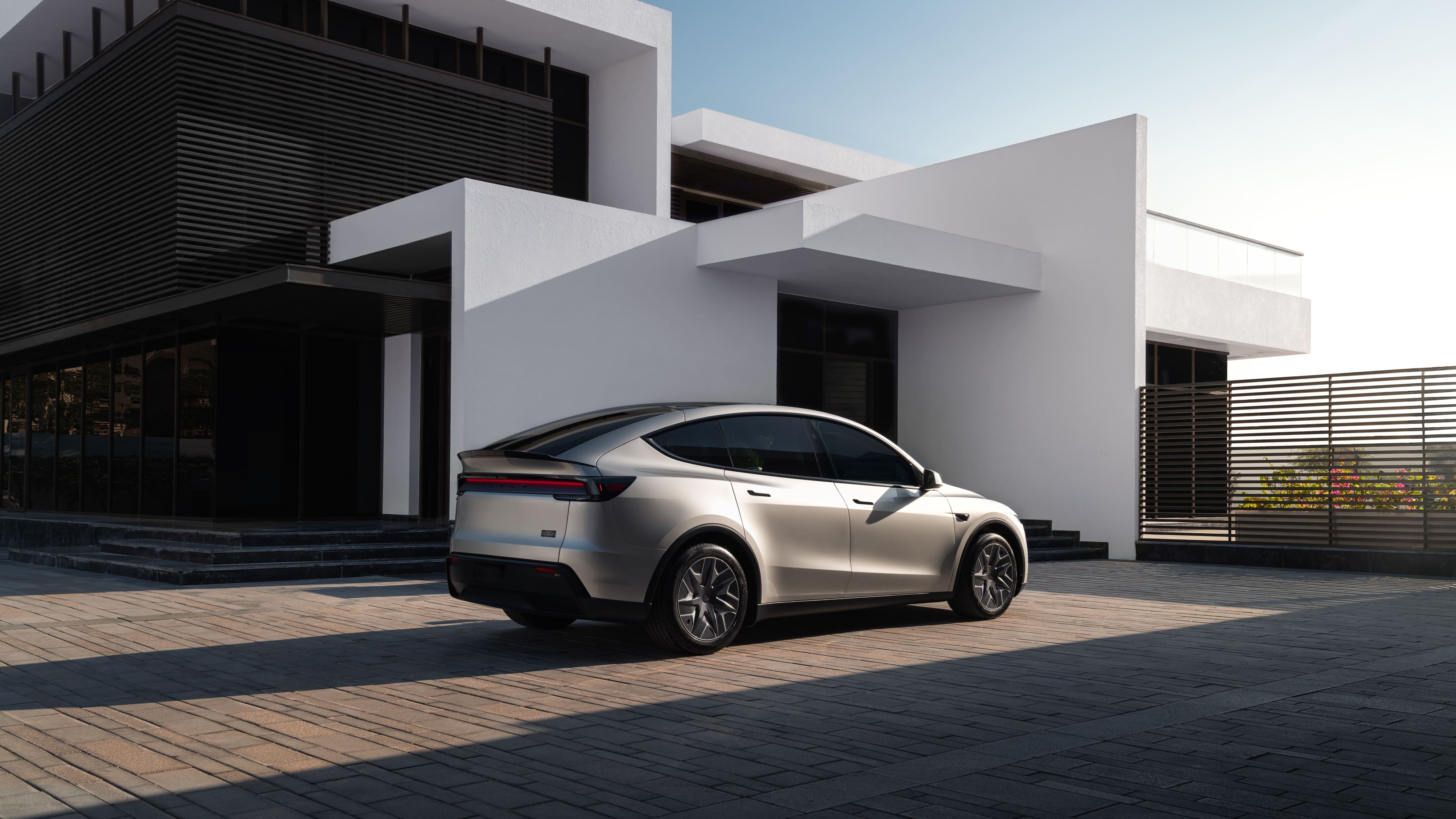 تقديم نسخة بستة مقاعد من تسلا Model Y في الإمارات - الأسعار والمواصفات