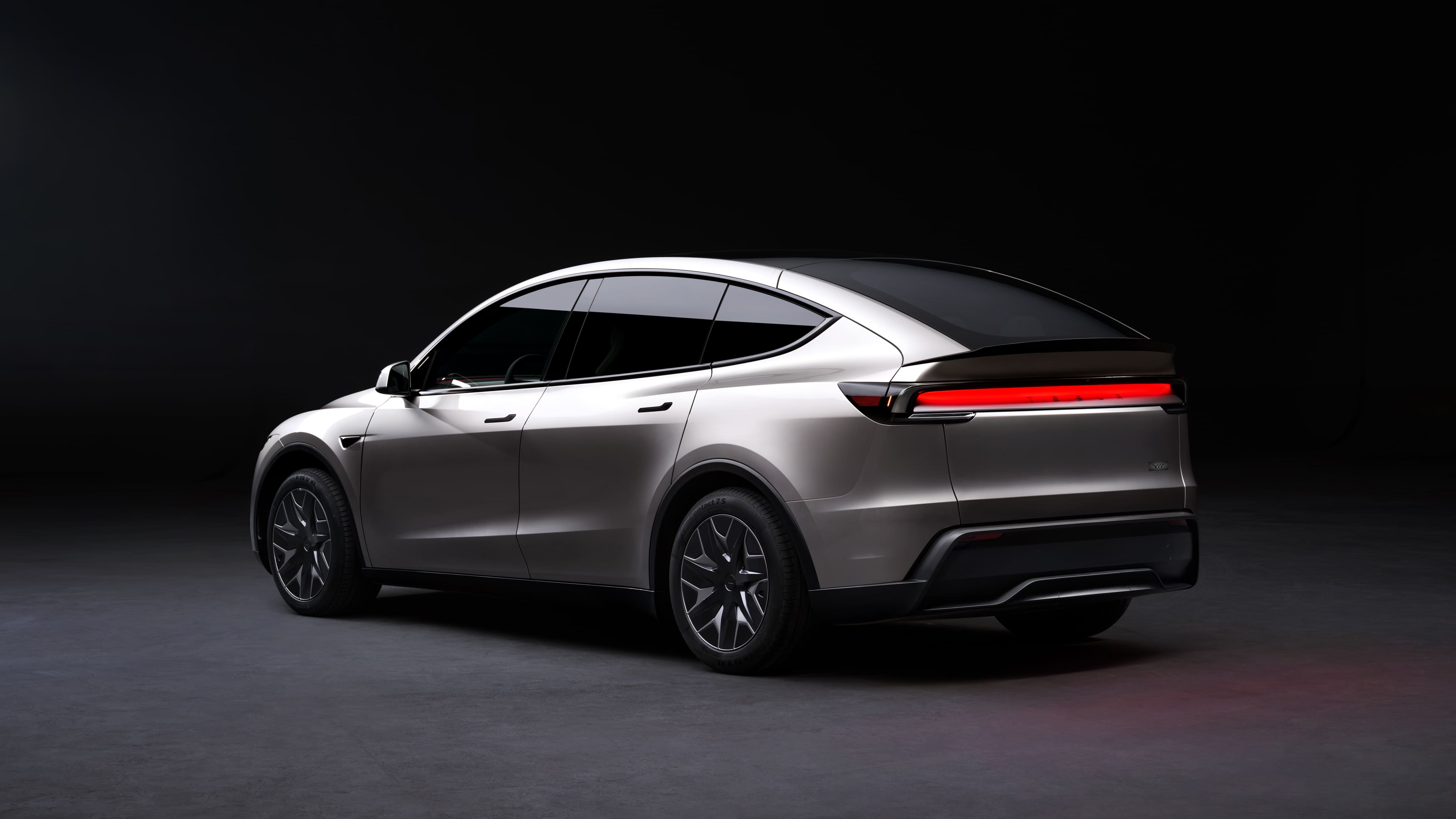 تقديم نسخة بستة مقاعد من تسلا Model Y في الإمارات - الأسعار والمواصفات