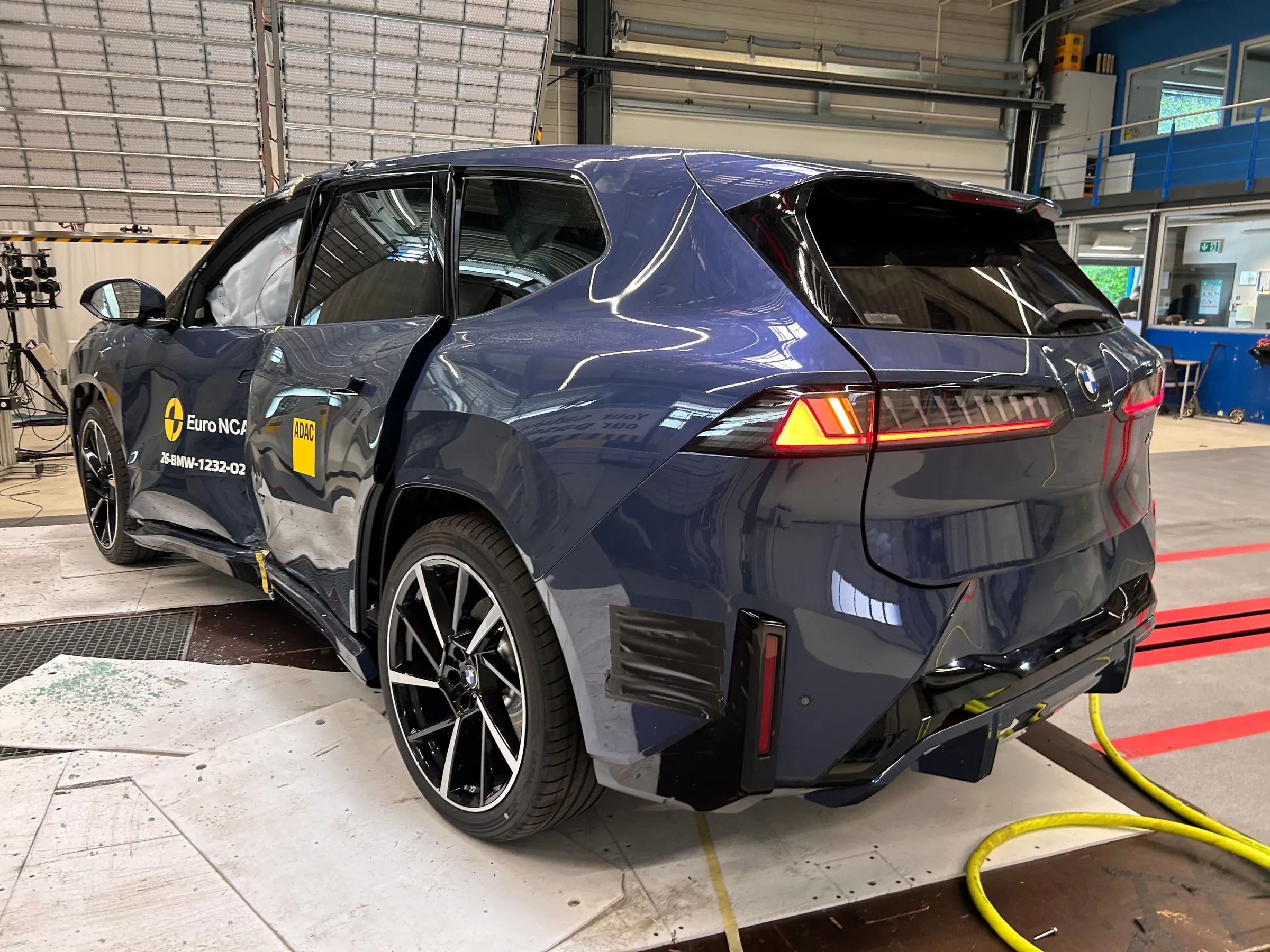 بي إم دبليو iX3 الجديدة أول سيارة تخضع لاختبارات Euro NCAP الجديدة - وتحصد 5 نجوم 