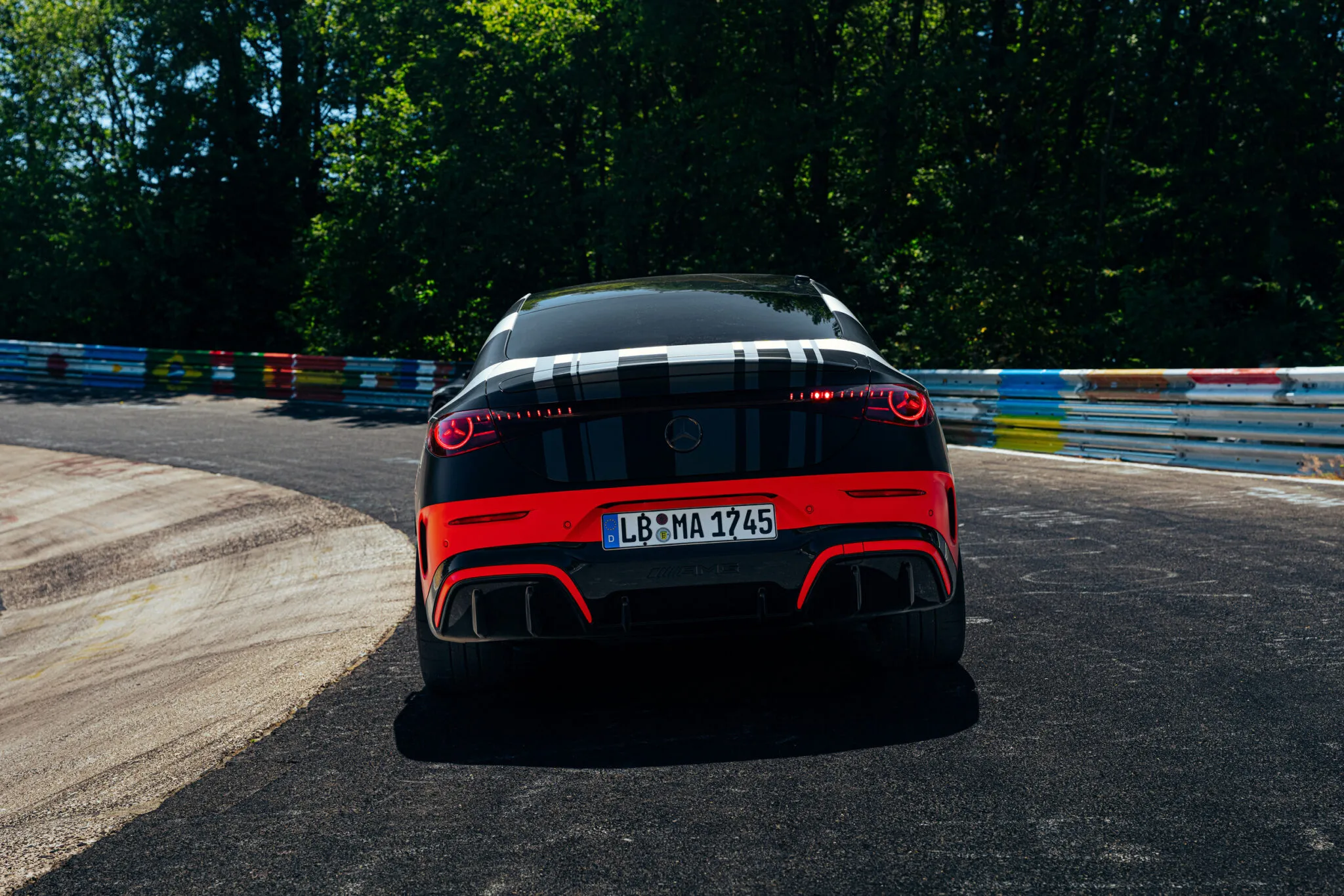  مرسيدس AMG CLA 45 الجديدة تحقق رقم قياسي على حلبة نوربورغرينج - وتتفوق على بي ام دبليو M2 