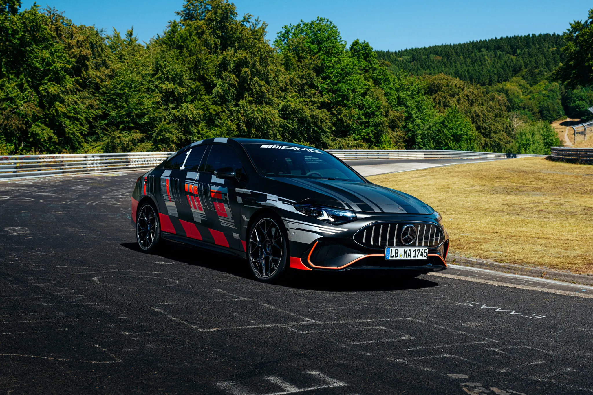 مرسيدس AMG CLA 45 الجديدة تحقق رقم قياسي على حلبة نوربورغرينج - وتتفوق على بي ام دبليو M2 