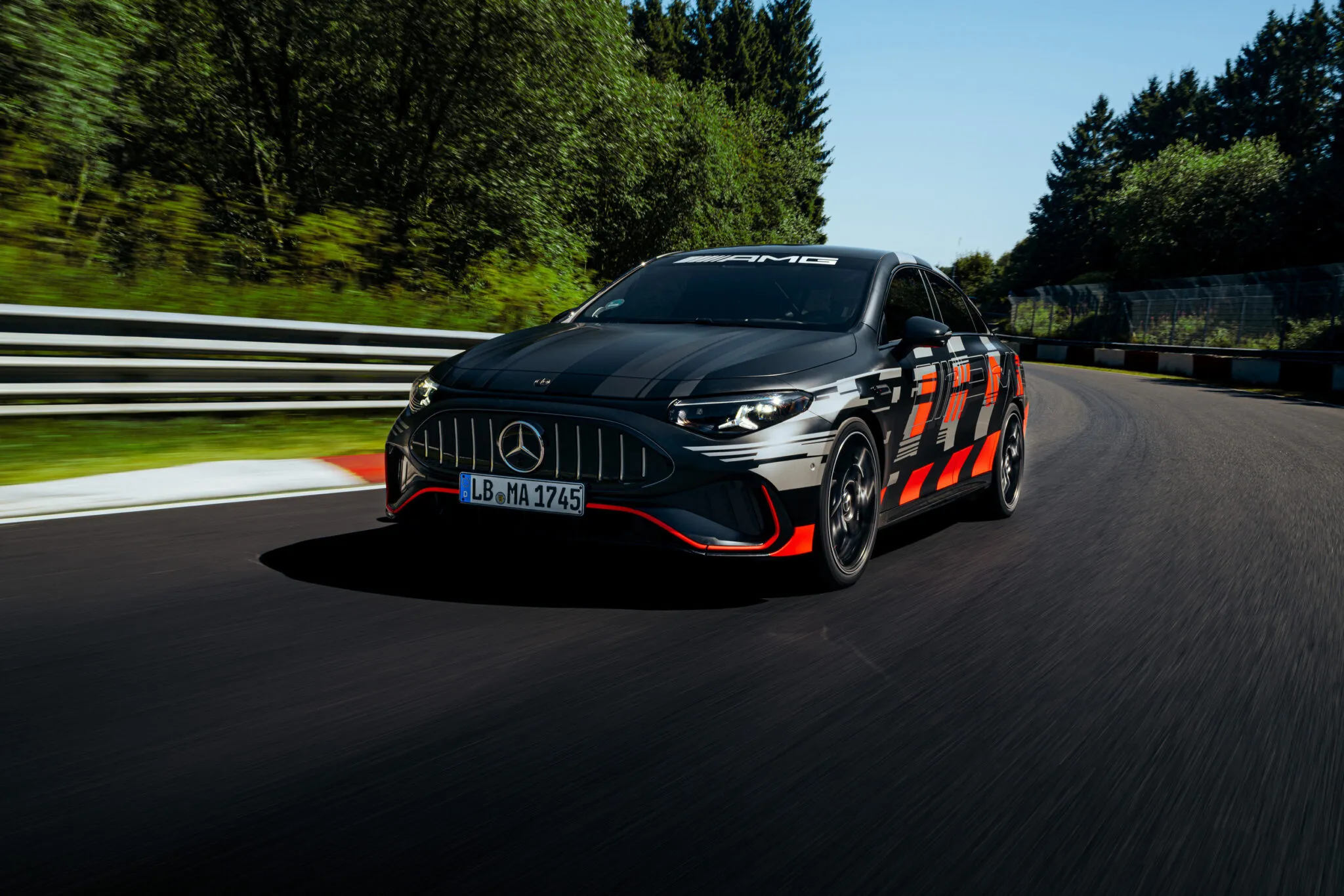  مرسيدس AMG CLA 45 الجديدة تحقق رقم قياسي على حلبة نوربورغرينج - وتتفوق على بي ام دبليو M2 