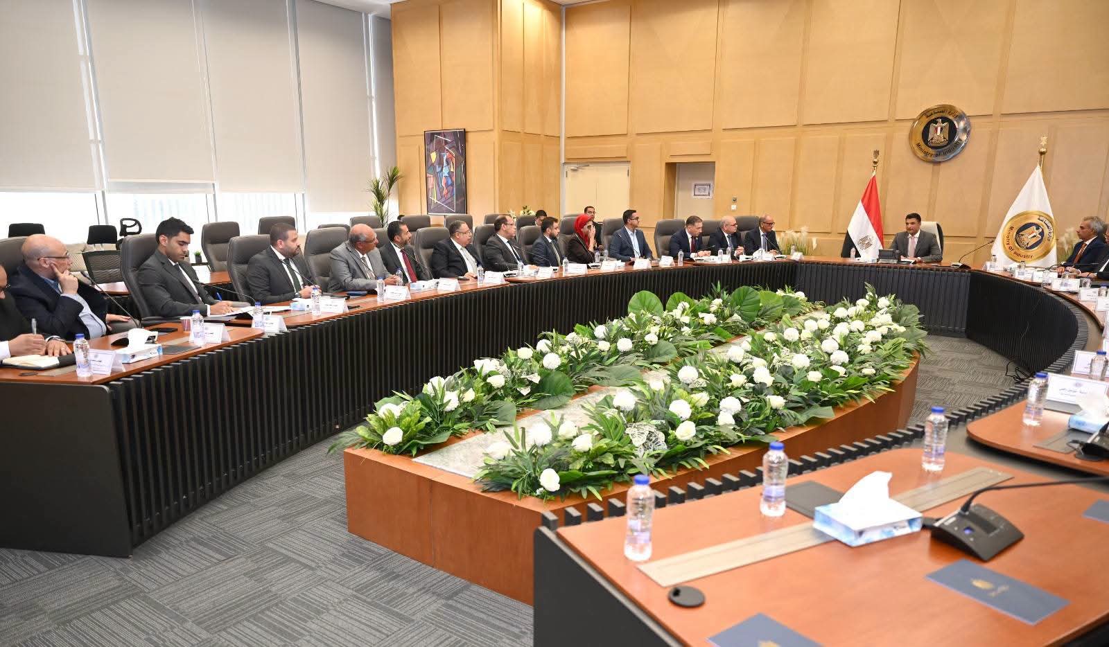 الحكومة تقترب من إطلاق برنامج جديد لإحلال السيارات المتقادمة في مصر