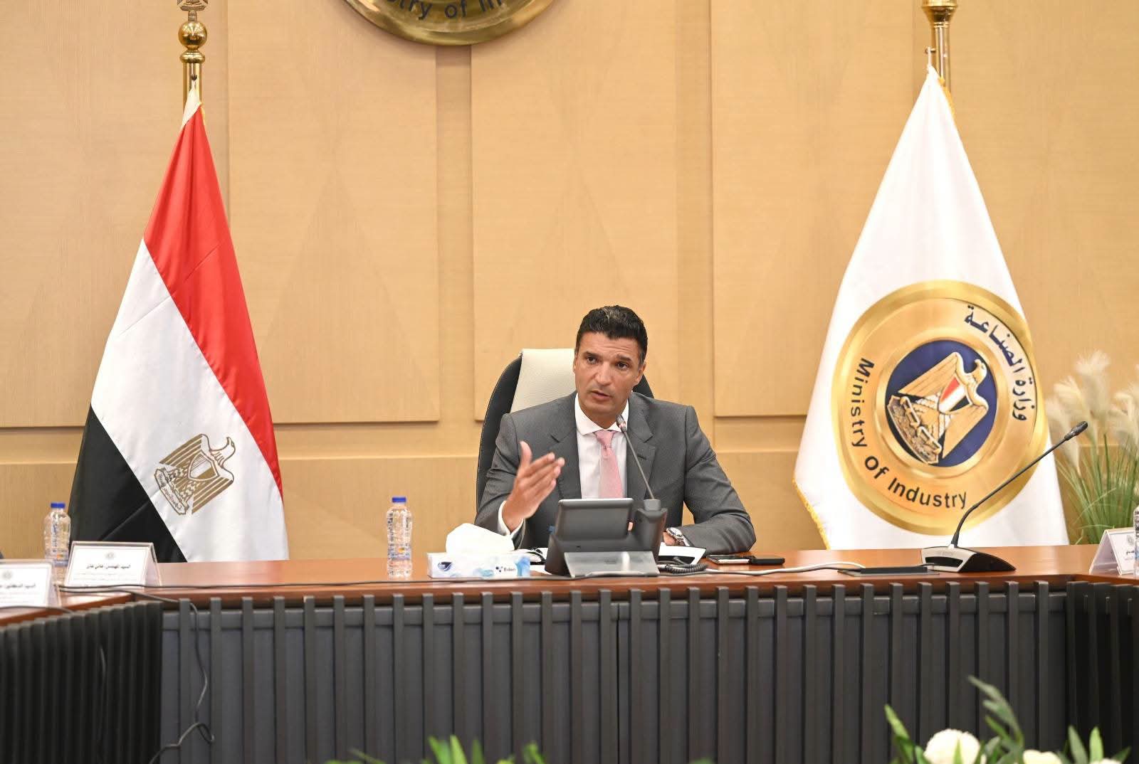 الحكومة تقترب من إطلاق برنامج جديد لإحلال السيارات المتقادمة في مصر