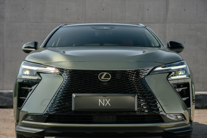 لكزس NX الفيس ليفت الجديدة – بقوة 307 حصان ومدي كهربائي يتجاوز 100 كم