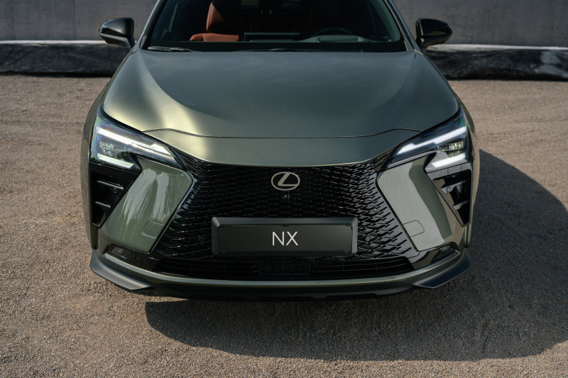 لكزس NX الفيس ليفت الجديدة – بقوة 307 حصان ومدي كهربائي يتجاوز 100 كم