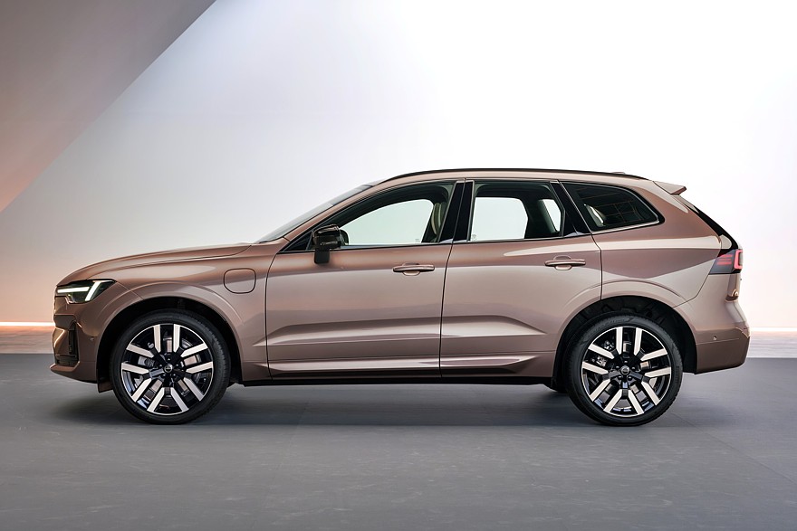 فولفو XC60 موديل 2027 الفيس ليفت الجديدة – بقوة 461 حصان