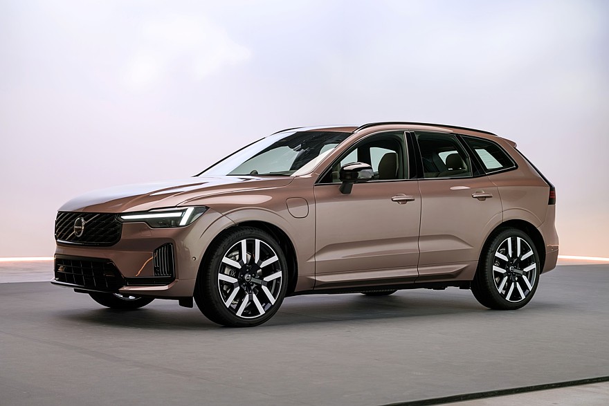 فولفو XC60 موديل 2027 الفيس ليفت الجديدة – بقوة 461 حصان