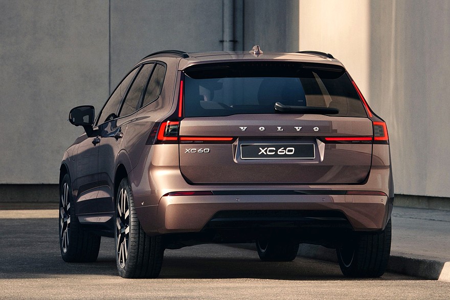 فولفو XC60 موديل 2027 الفيس ليفت الجديدة – بقوة 461 حصان