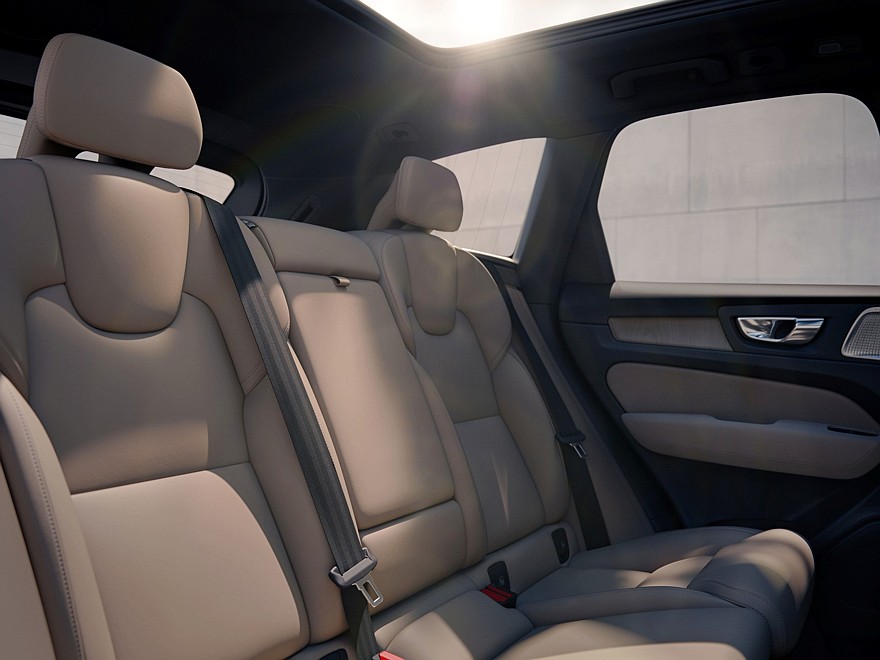 فولفو XC60 موديل 2027 الفيس ليفت الجديدة – بقوة 461 حصان