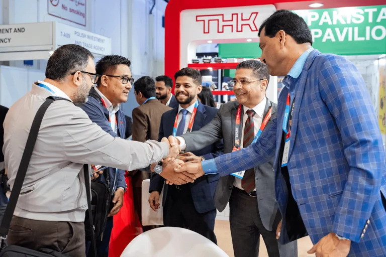 أوتوميكانيكا دبي 2026 يكشف مستقبل خدمات ما بعد البيع مع انتشار السيارات الكهربائية والهجينة