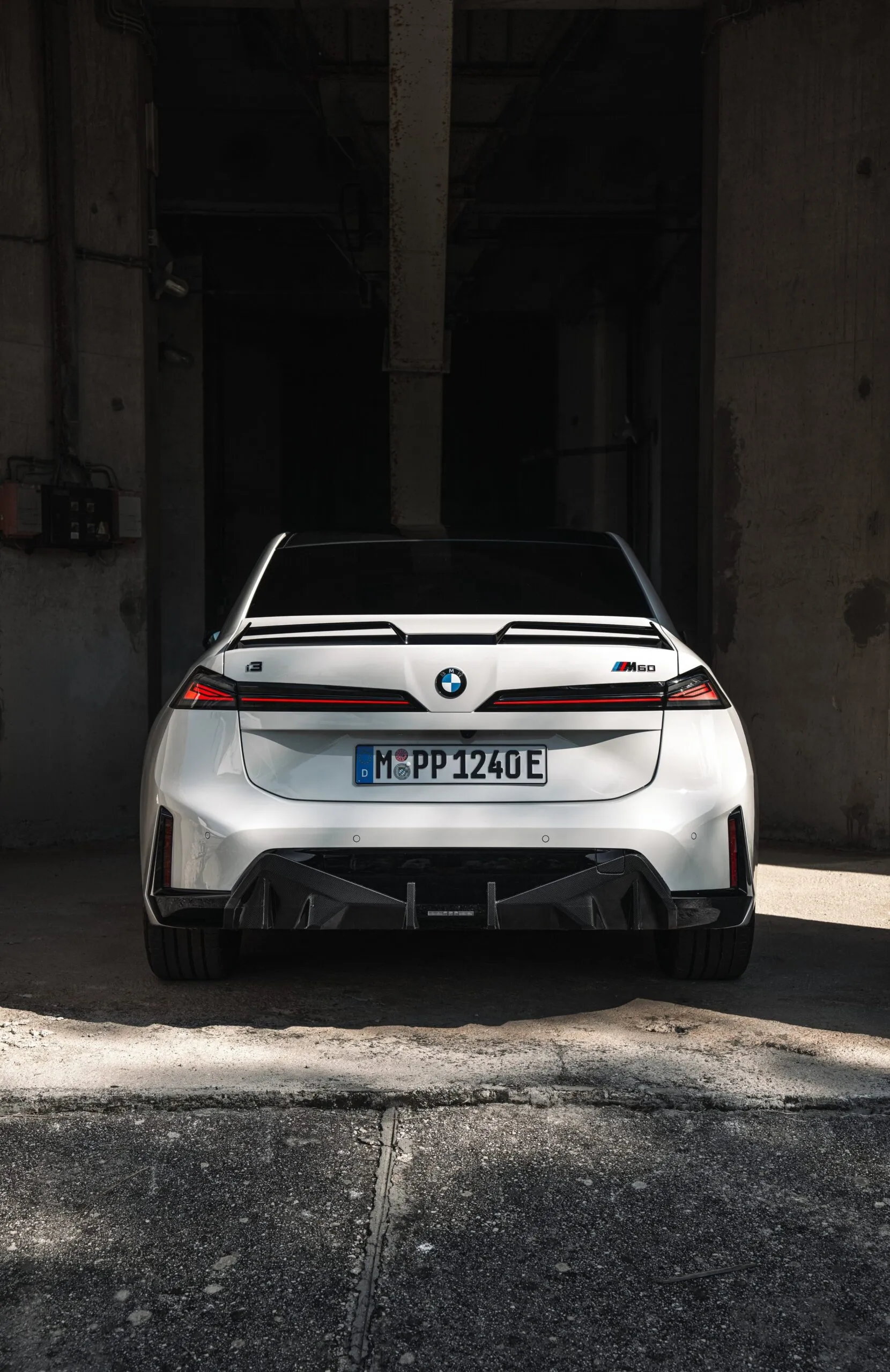 باقة إضافات M Performance لبي ام دبليو الفئة الثالثة 2027 الجديدة كليا  