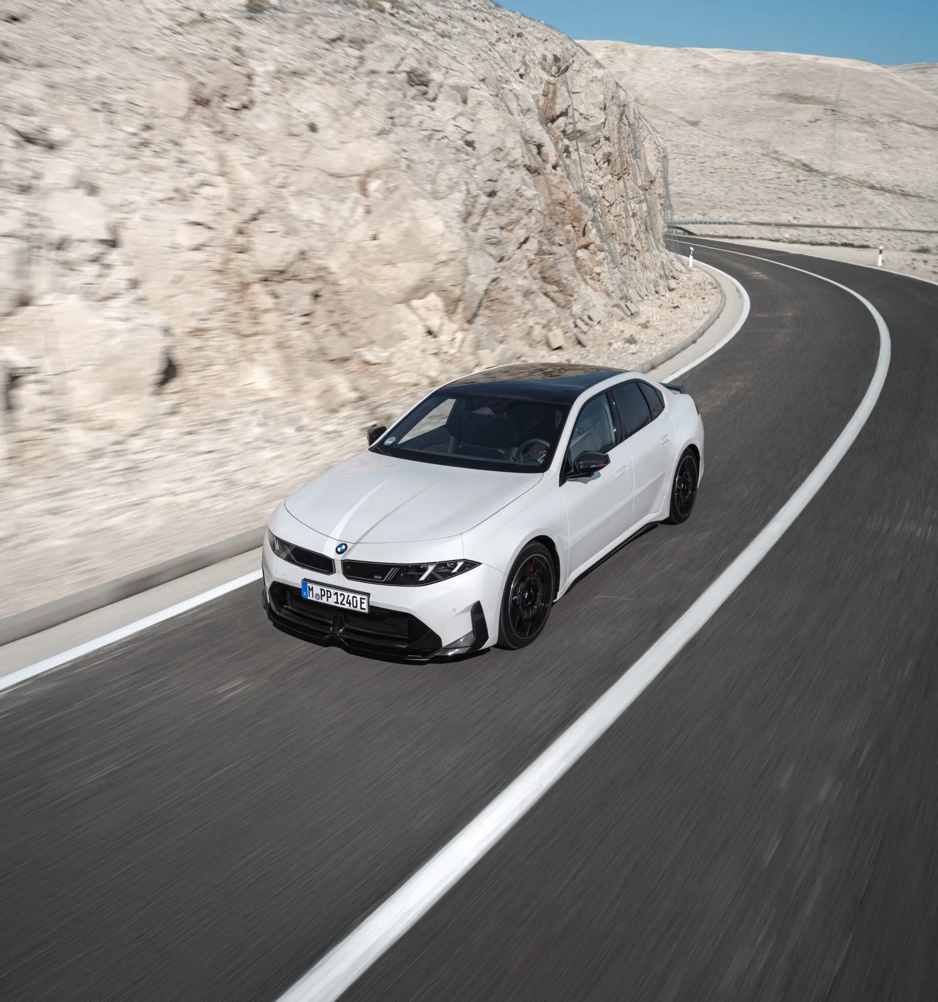 باقة إضافات M Performance لبي ام دبليو الفئة الثالثة 2027 الجديدة كليا  