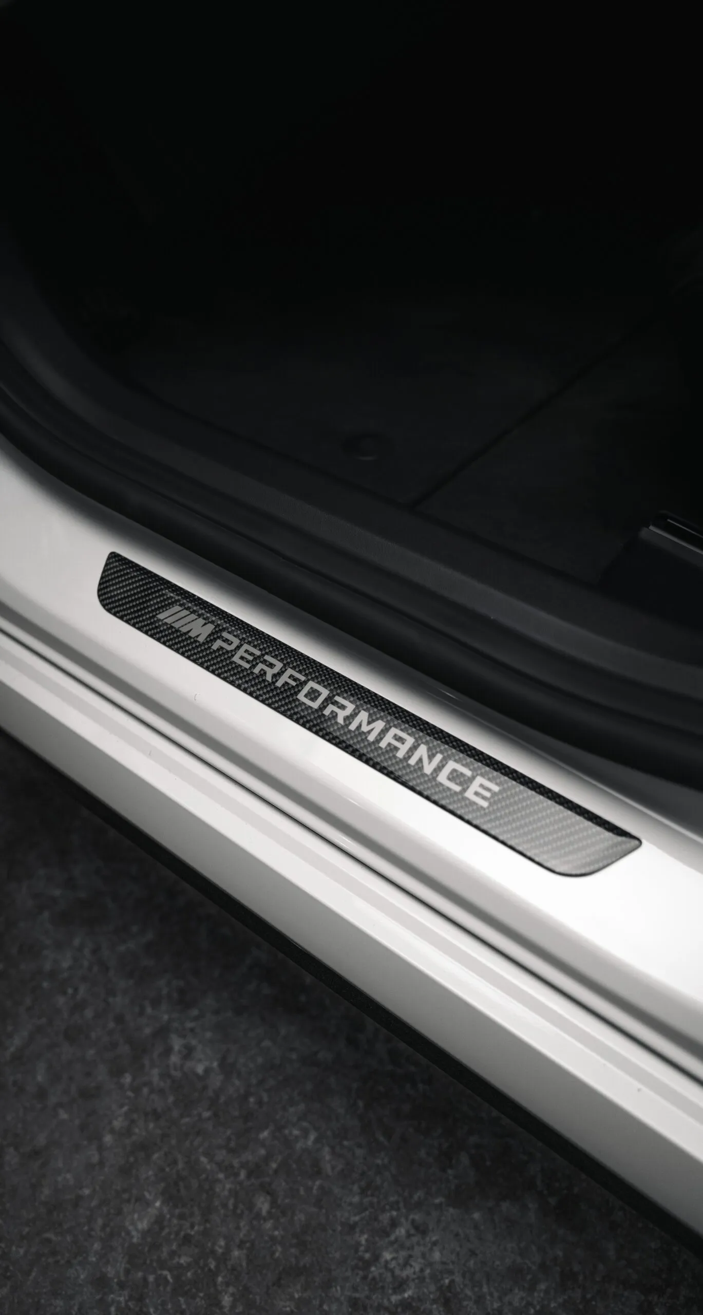باقة إضافات M Performance لبي ام دبليو الفئة الثالثة 2027 الجديدة كليا  