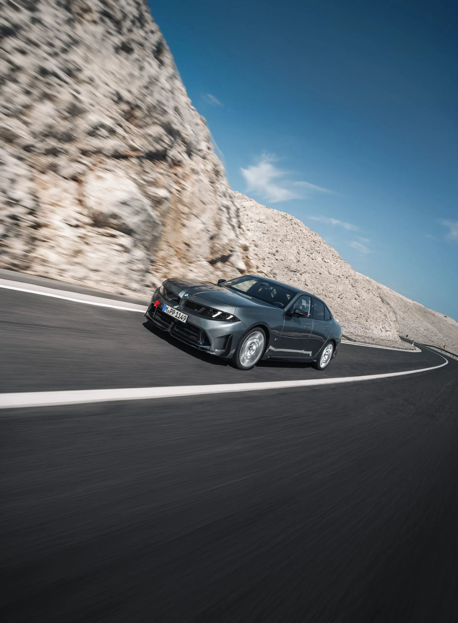 باقة إضافات M Performance لبي ام دبليو الفئة الثالثة 2027 الجديدة كليا  