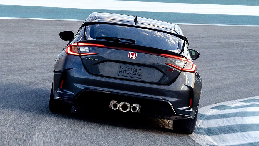 هوندا سيفيك Type R تحتفل بمرور 30 عامًا بتحديثات جديدة وزيادة في السعر