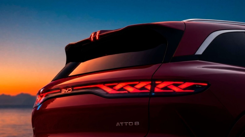 بي واي دي Atto 8 – اول سيارة تدعم الشحن فائق السرعة Flash Charging في أوروبا 