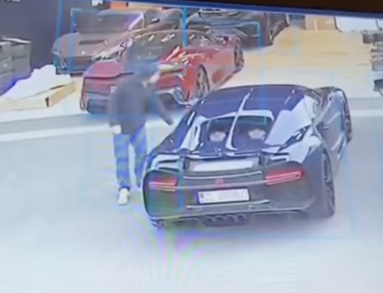 سرقة Bugatti Chiron من رئيس بوجاتي - ومطاردة مثيرة بسيارة بورشه 911