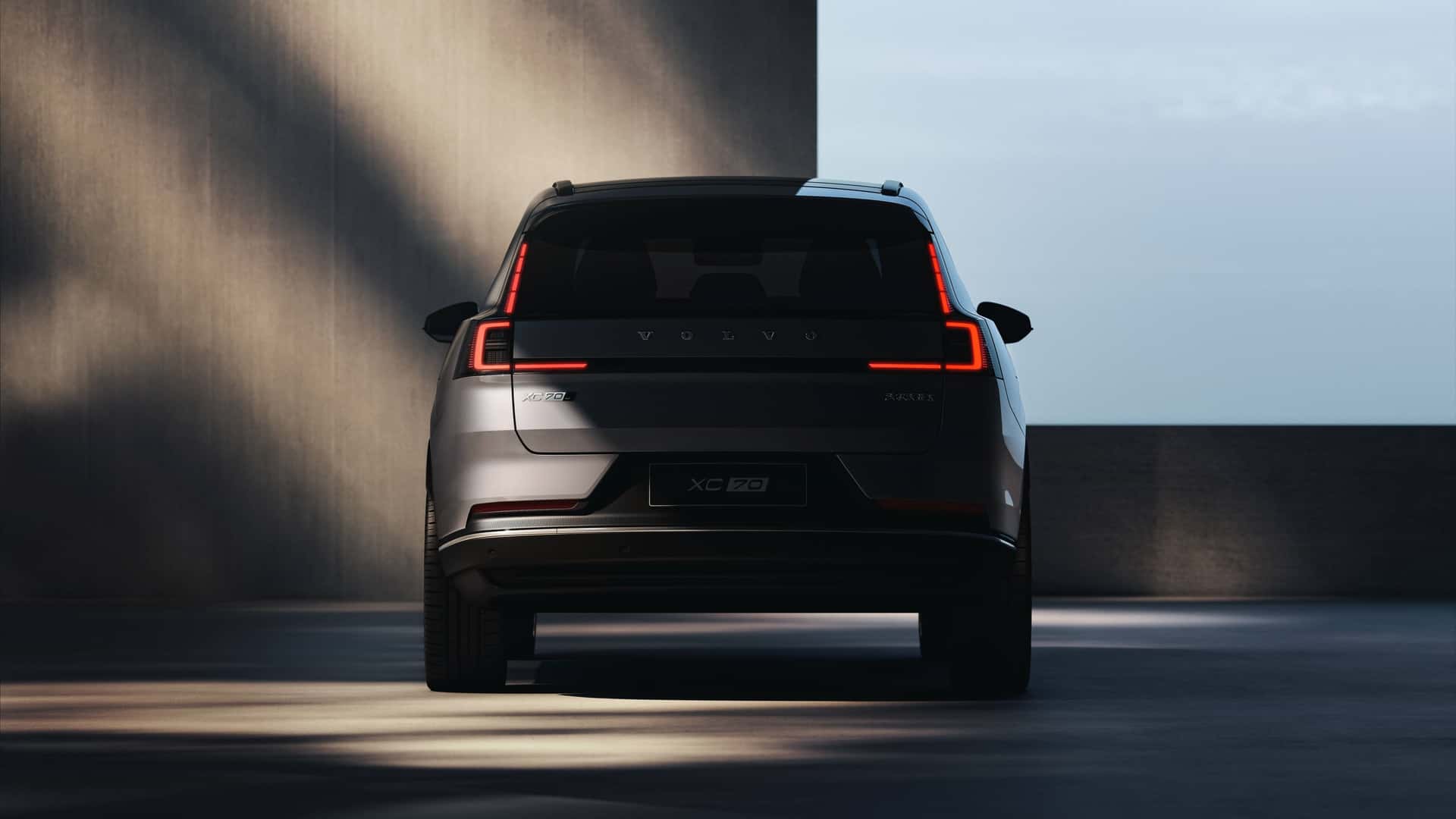 فولفو تستعد لتقديم XC70 الجديدة كليا – هجينة بمدى كهربائي 200 كم