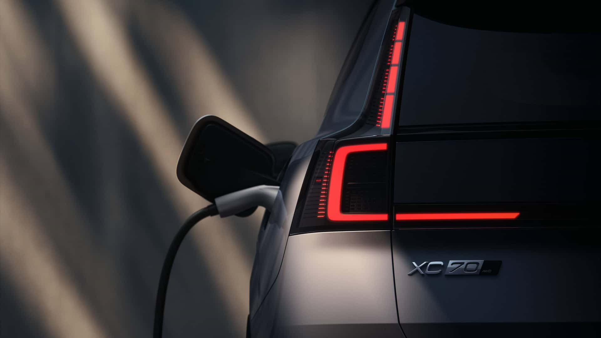 فولفو تستعد لتقديم XC70 الجديدة كليا – هجينة بمدى كهربائي 200 كم