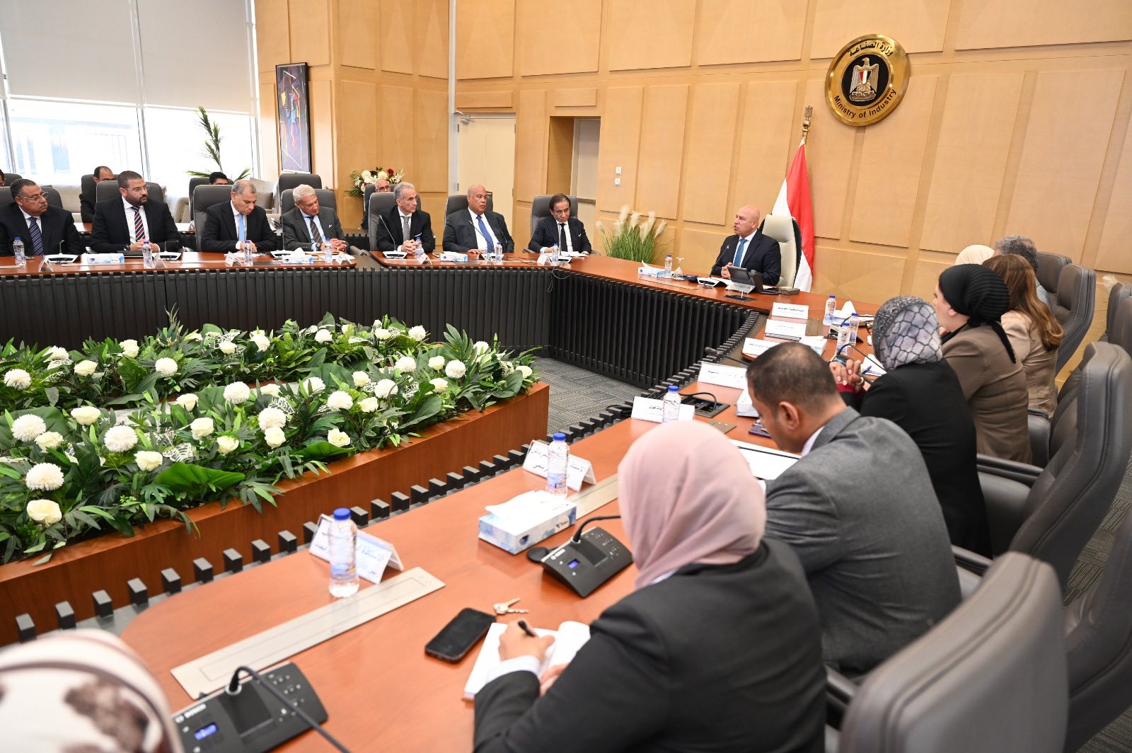 وزير الصناعة يبحث مع مصنعي الحديد آليات توطين صناعة صاج السيارات