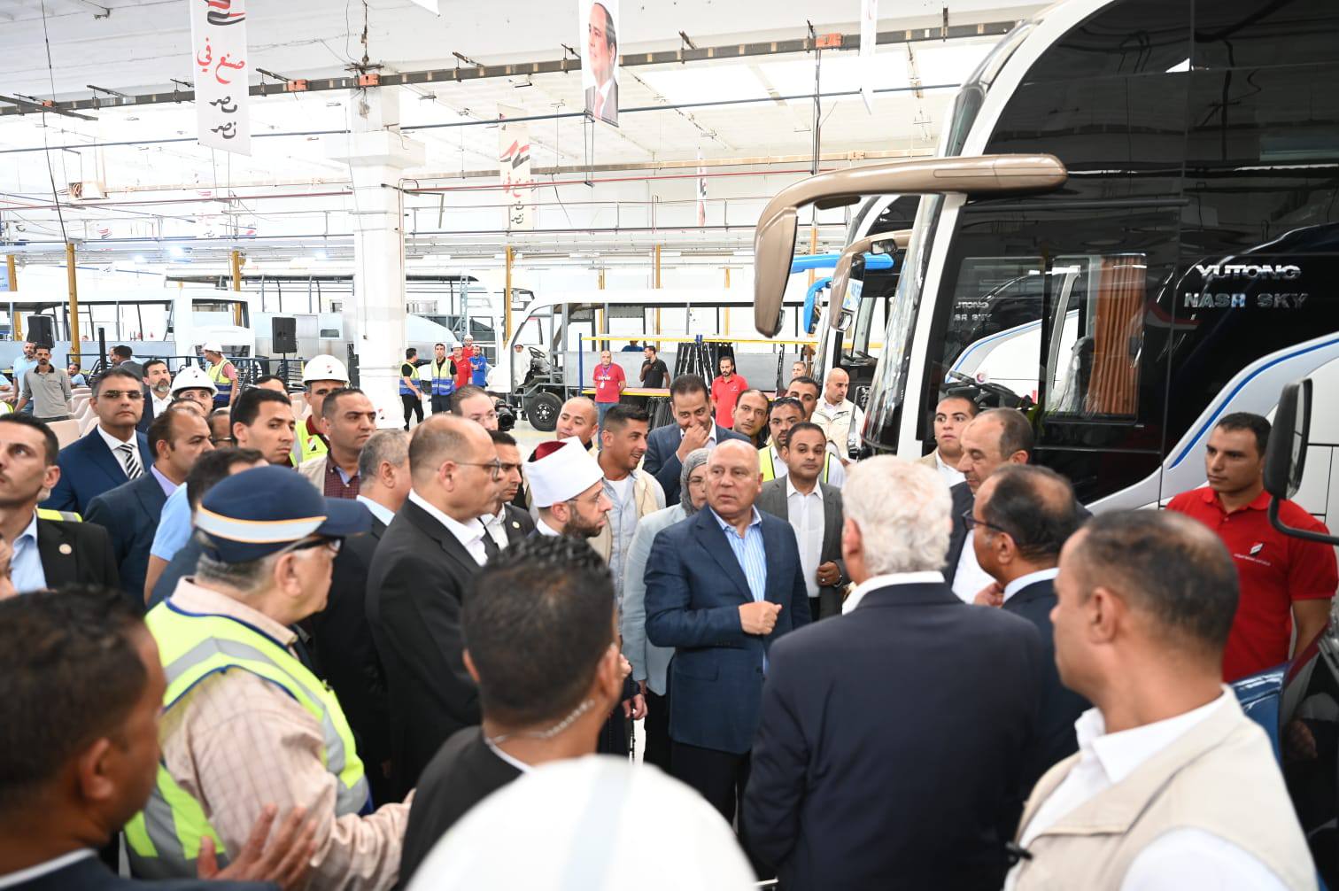 كامل الوزير يشهد التجارب الاولي لخط انتاج السيارات الملاكي في مصنع النصر للسيارات 