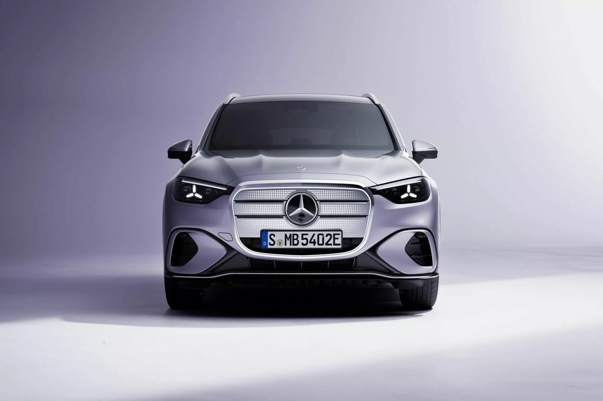 مرسيدس بنز GLC الكهربائية 2026 الجديدة – بمدي 713 كم بالشحنة