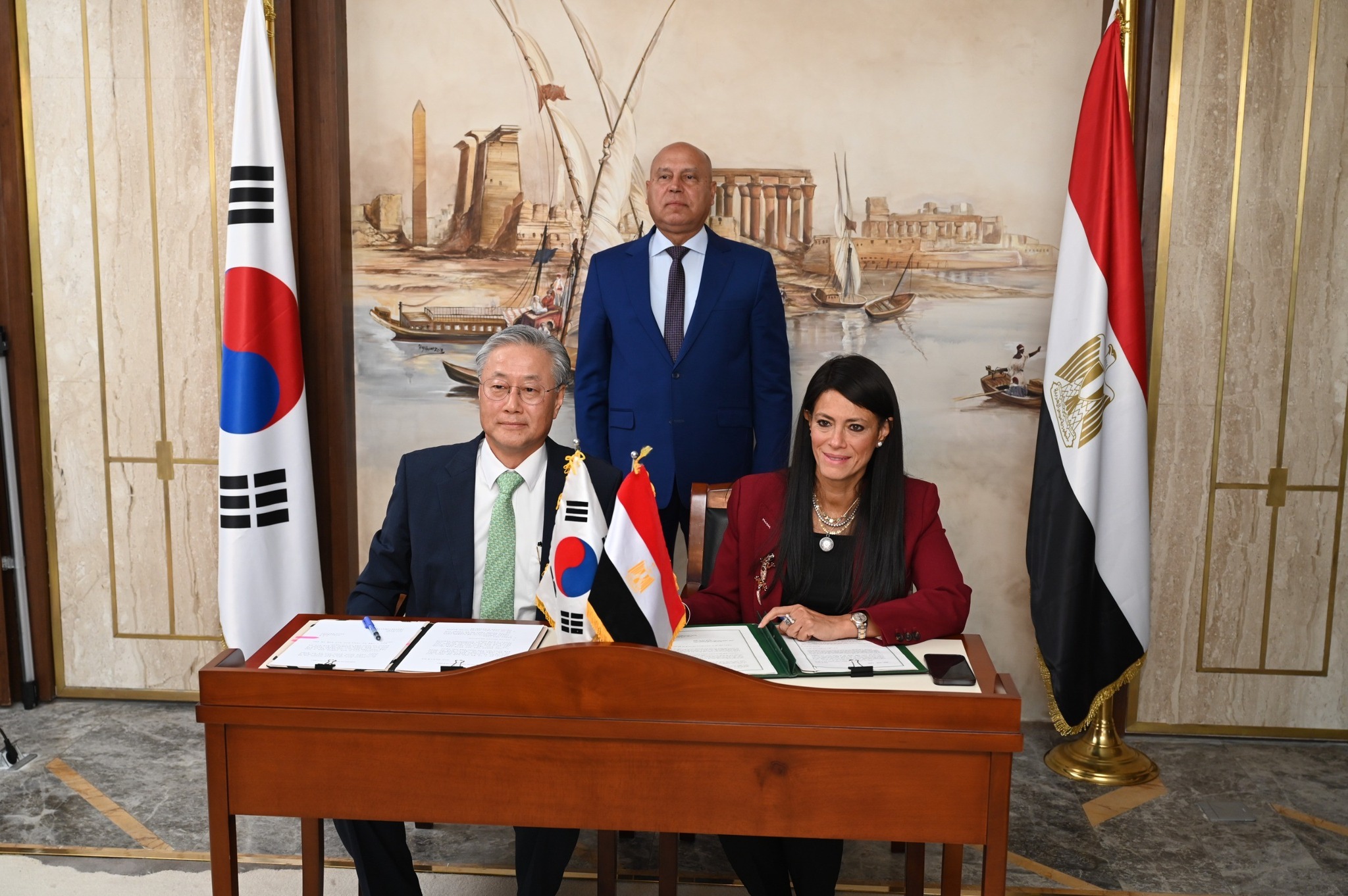 مذكرة تفاعم بين مصر و كوريا الجنوبية لتطوير صيانة السيارات الكهربائية في مصر 
