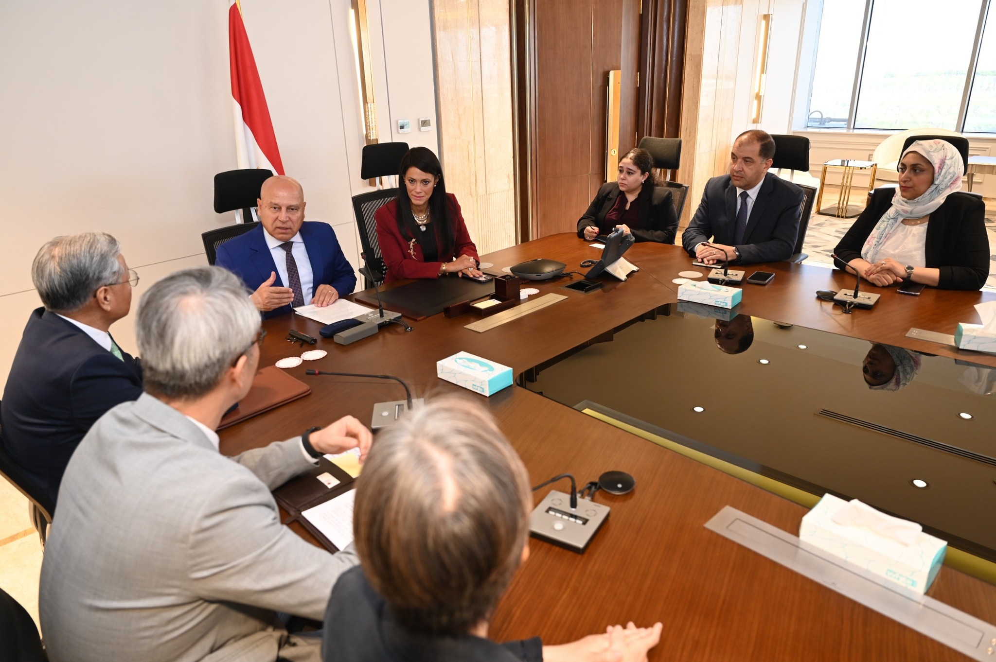 مذكرة تفاعم بين مصر و كوريا الجنوبية لتطوير صيانة السيارات الكهربائية في مصر 