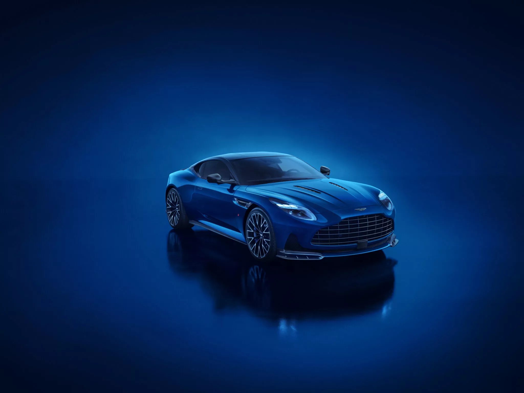 استون مارتن DB12 اس الجديدة – بقوة 690 حصان