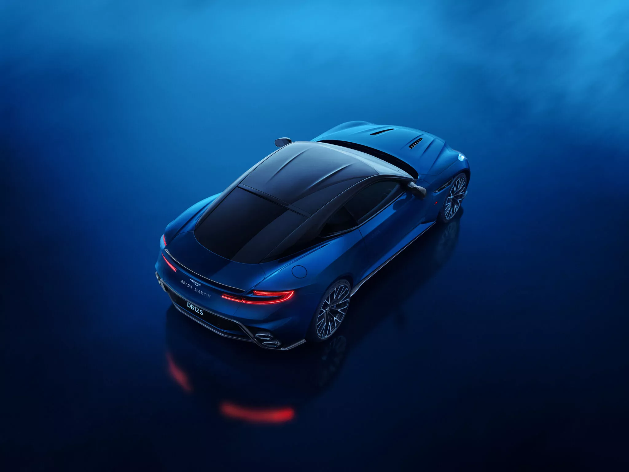 استون مارتن DB12 اس الجديدة – بقوة 690 حصان