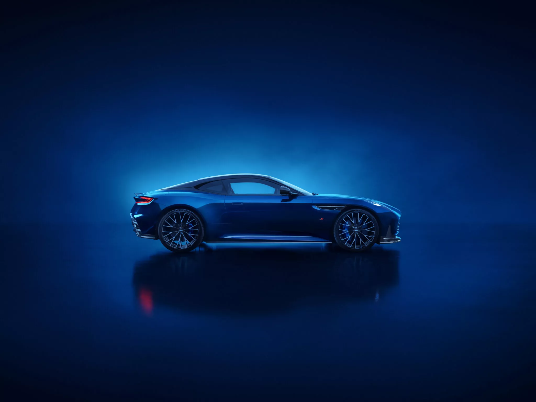 استون مارتن DB12 اس الجديدة – بقوة 690 حصان