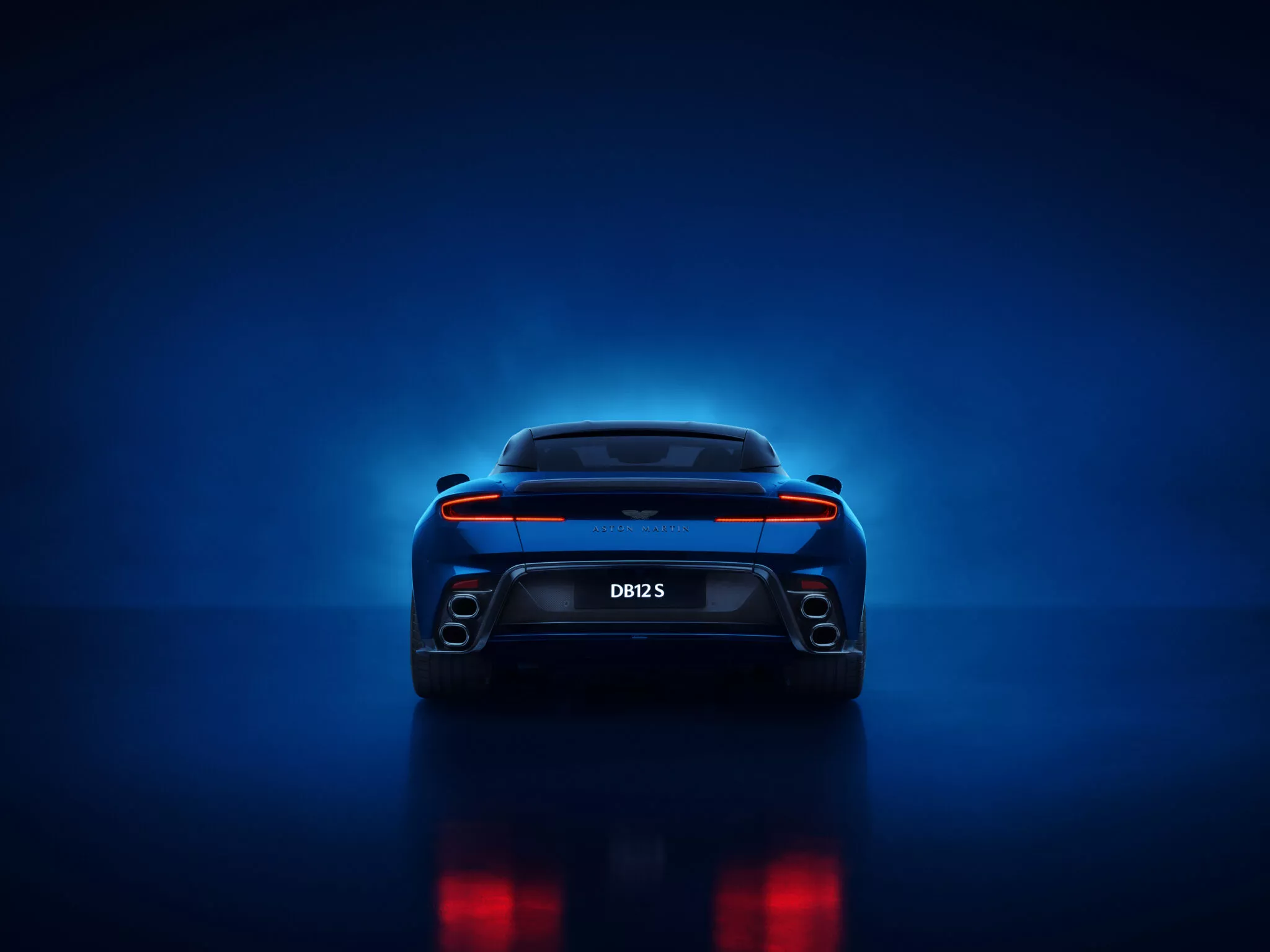 استون مارتن DB12 اس الجديدة – بقوة 690 حصان