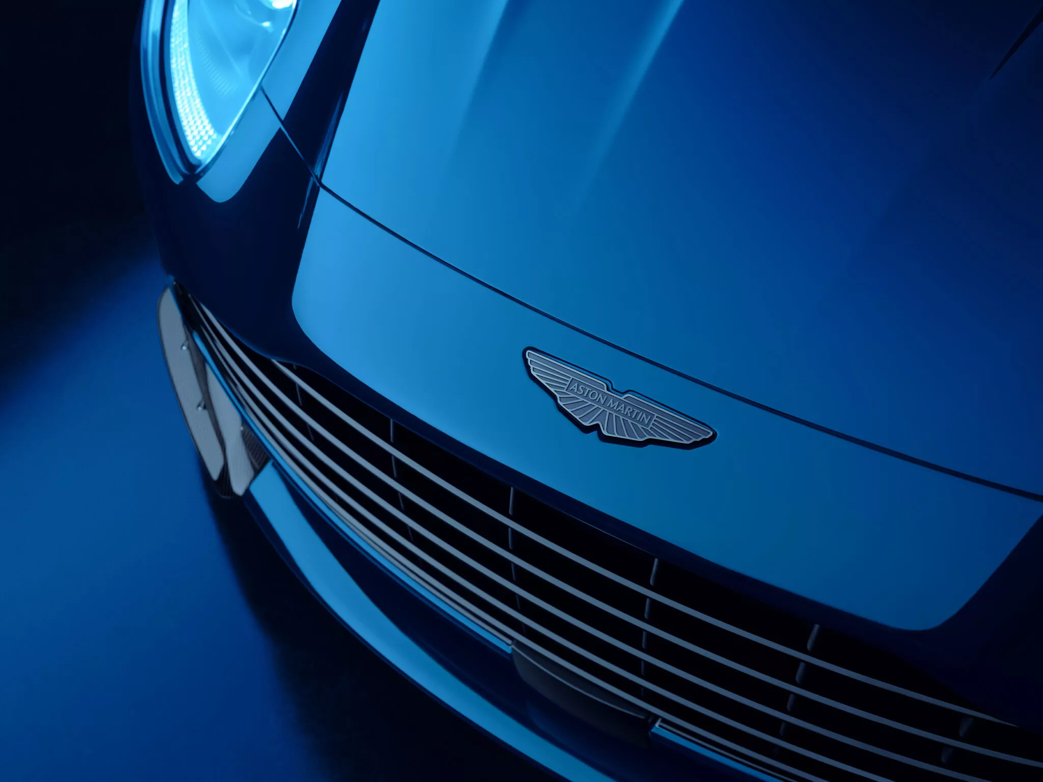 استون مارتن DB12 اس الجديدة – بقوة 690 حصان