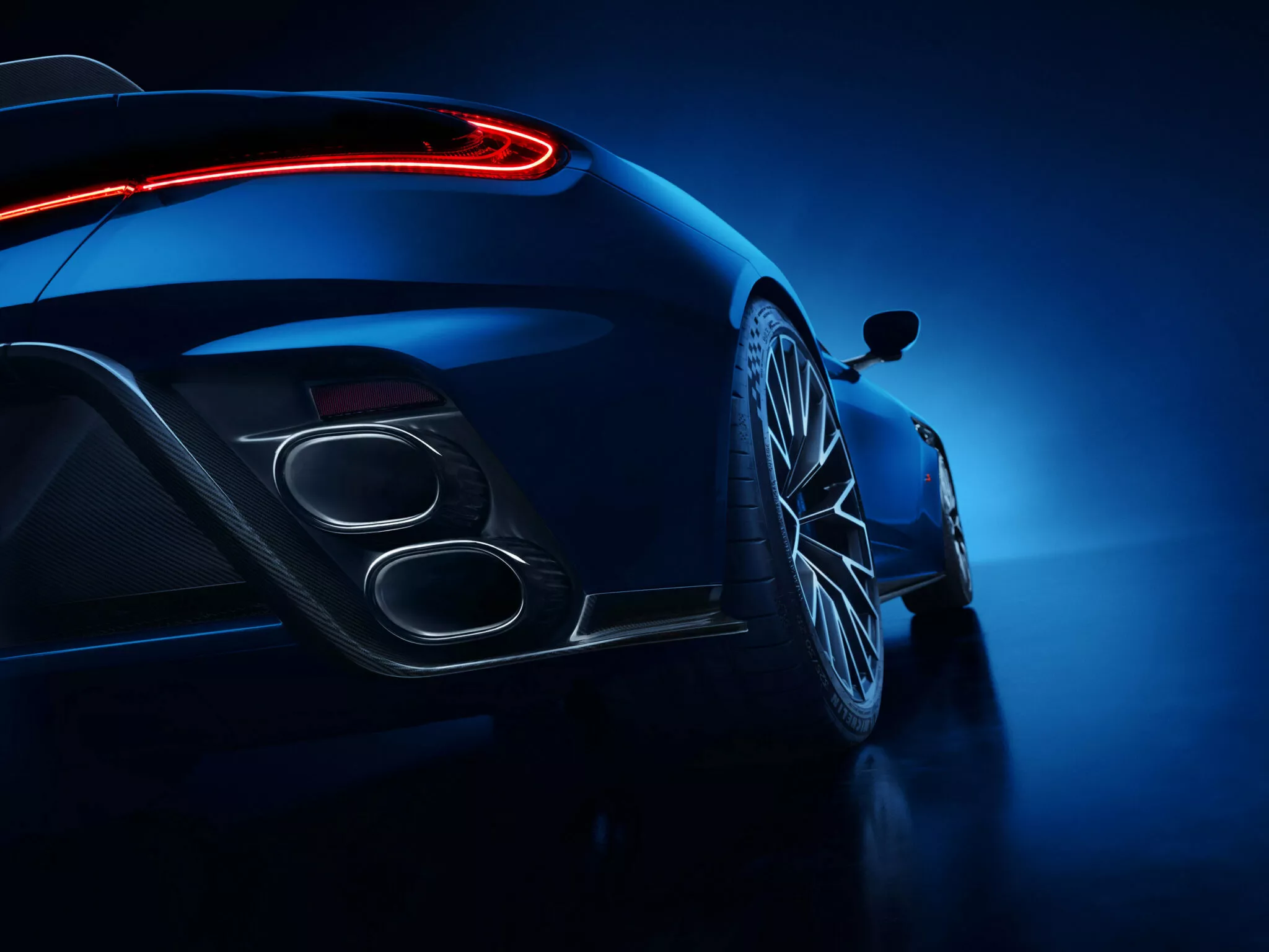استون مارتن DB12 اس الجديدة – بقوة 690 حصان