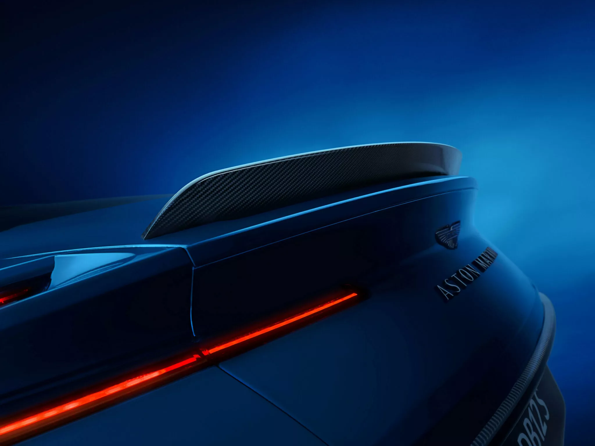 استون مارتن DB12 اس الجديدة – بقوة 690 حصان