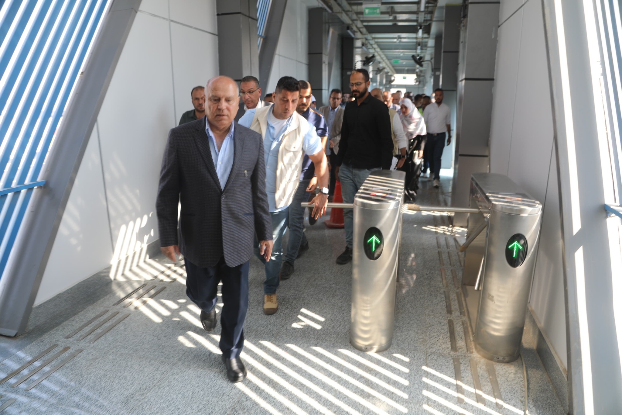 استعدادًا لافتتاح المتحف المصري الكبير – وزير النقل يتابع جاهزية الطريق الدائري والمحاور الرئيسية