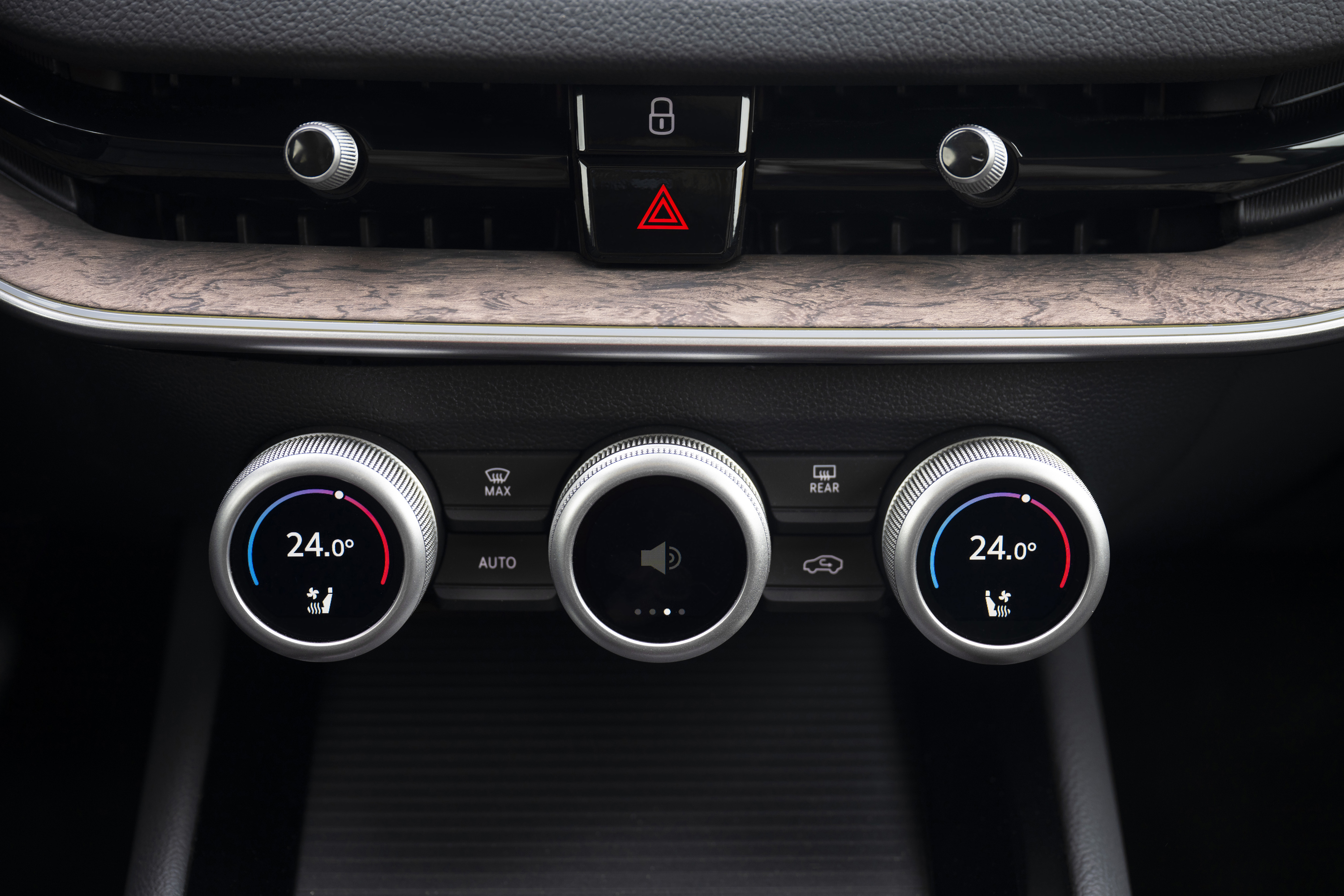 سكودا سويبرب 2026 في الامارات – أسعار ومواصفات