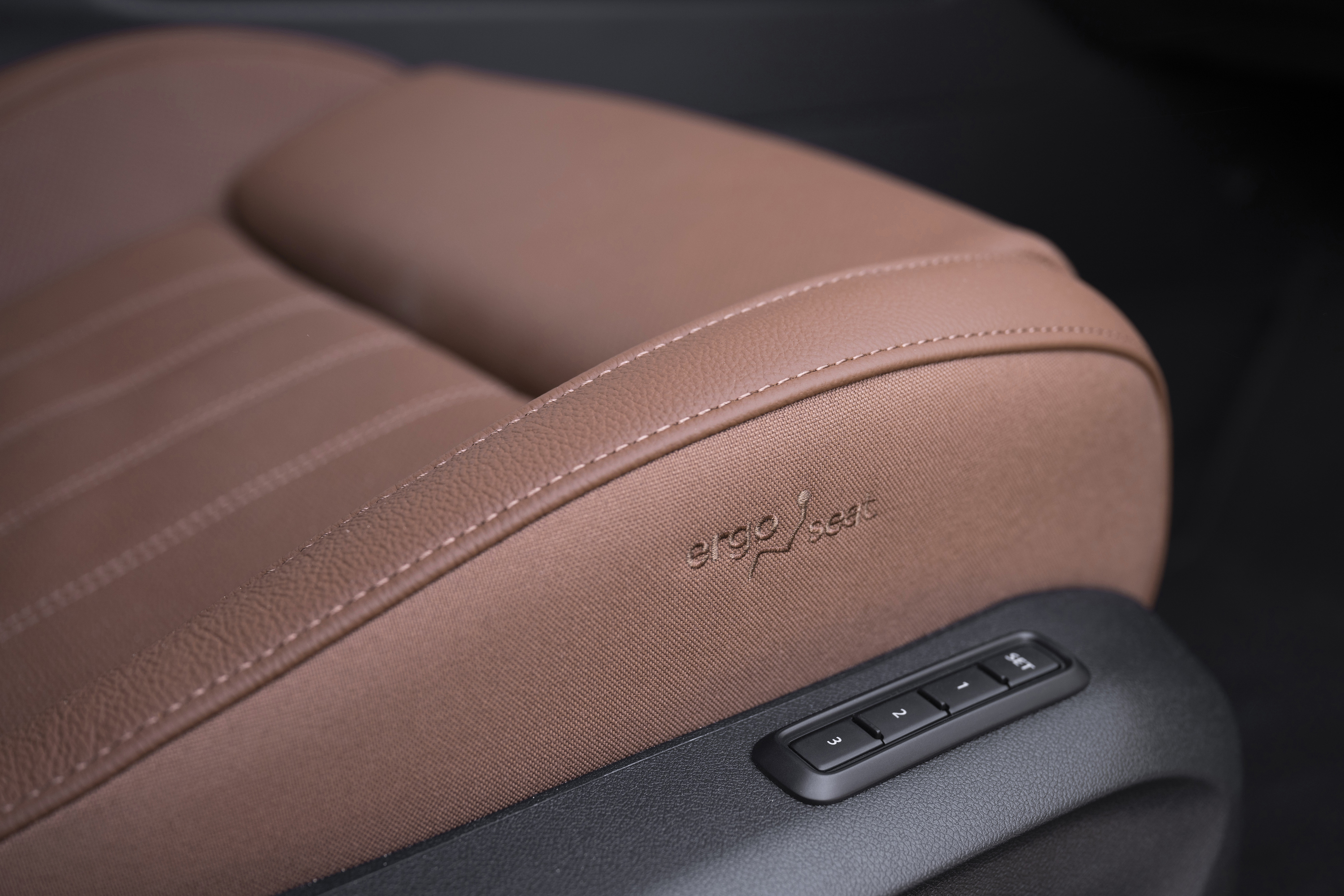 سكودا سويبرب 2026 في الامارات – أسعار ومواصفات