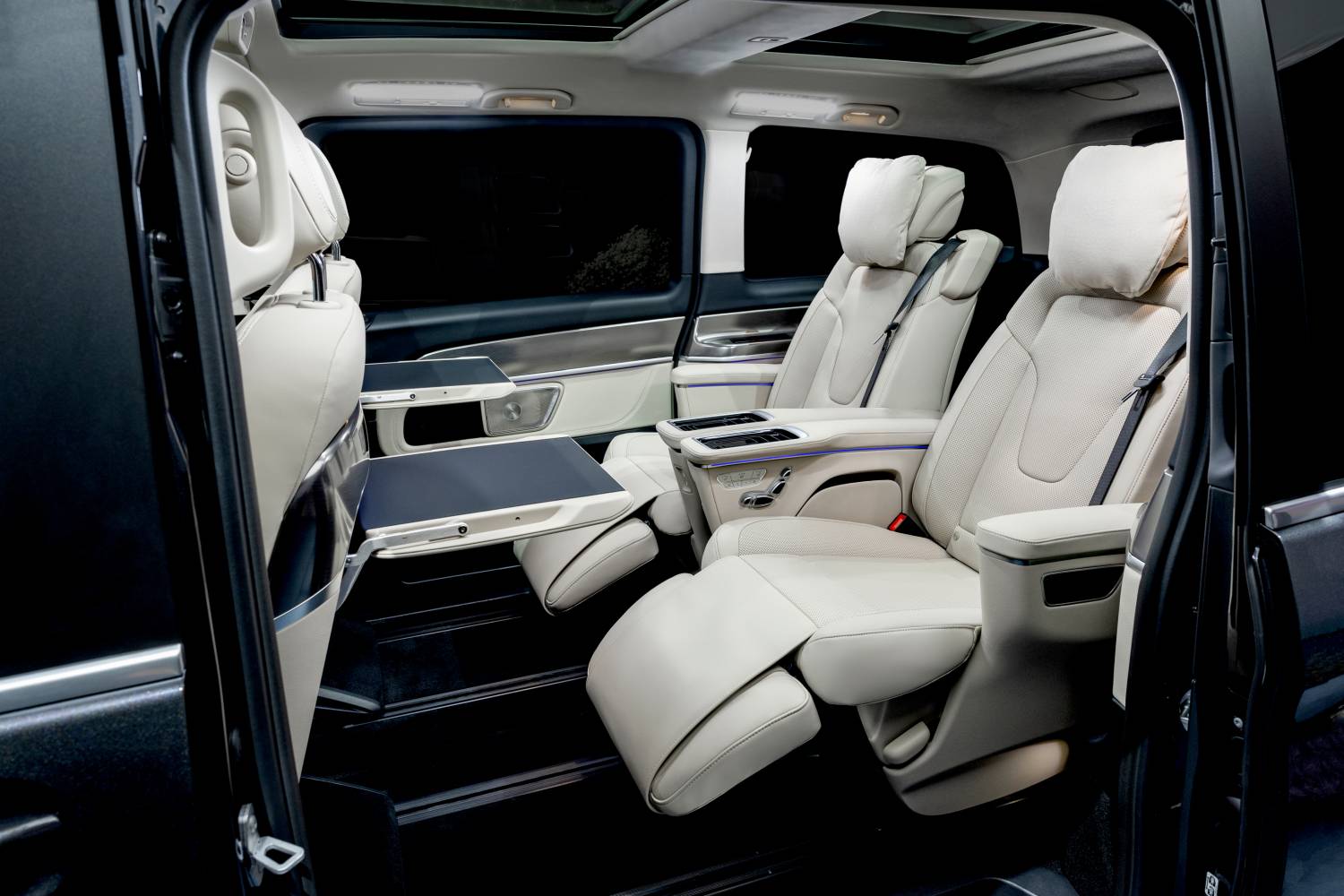 مرسيدس بنز V كلاس موديل 2026 في الامارات – اسعار و مواصفات