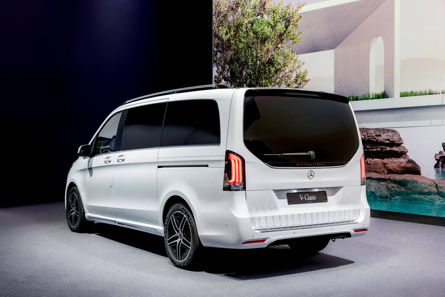 مرسيدس بنز V كلاس موديل 2026 في الامارات – اسعار و مواصفات